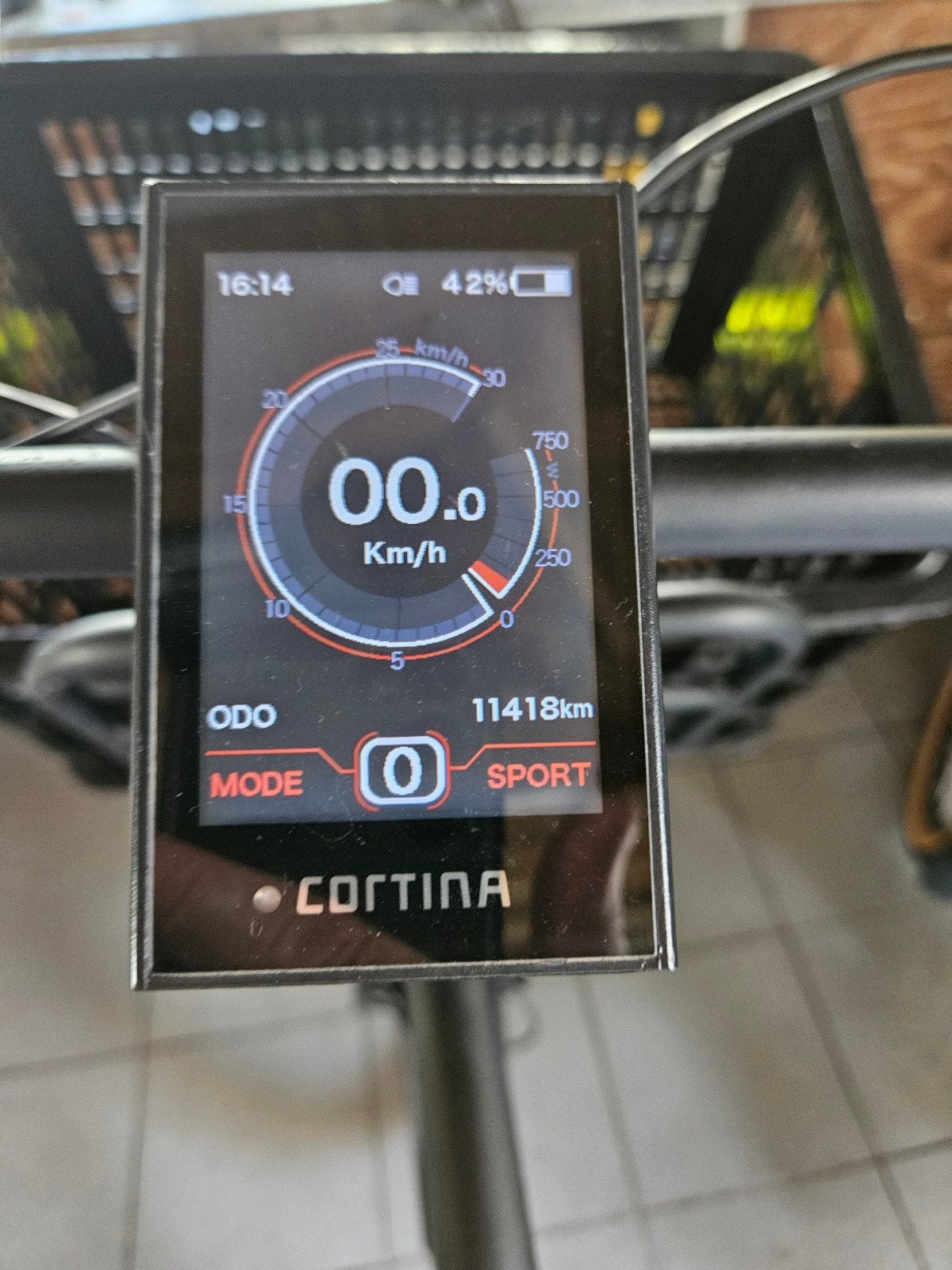 Foto 13 van Cortina U4 E-bike 61cm met Bafang M420 motor - Opknapper