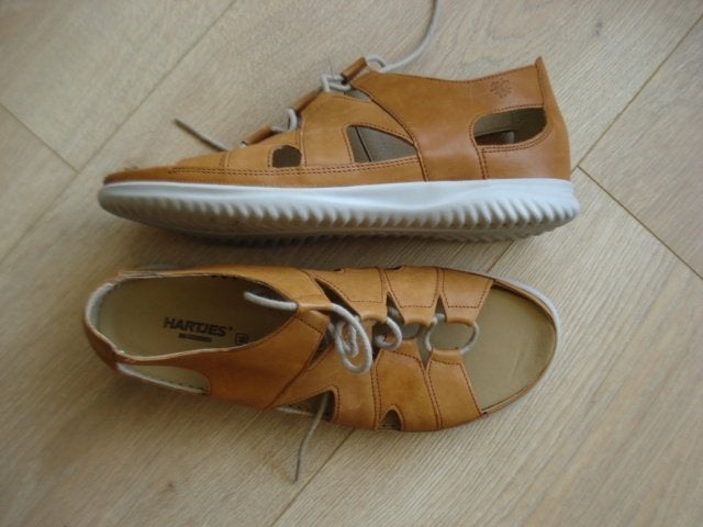 Bijna nieuwe leren HARTJES sandalen maat 42, Bruin, Zo goed als nieuw, Hartjes, Sandalen of Muiltjes