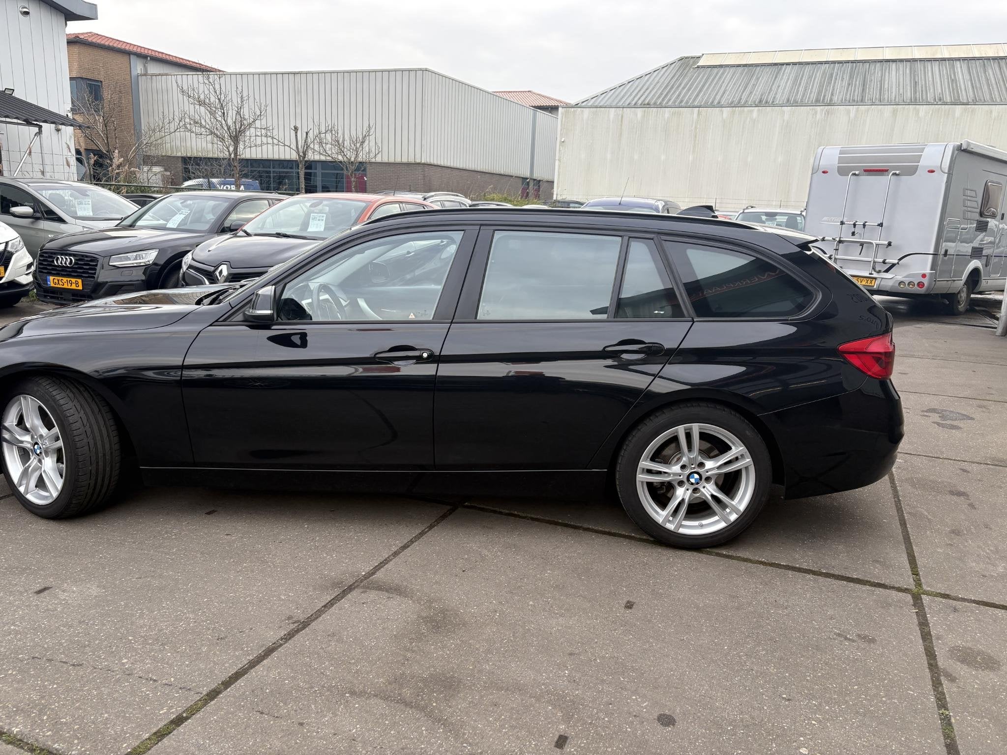 BMW 3-serie Touring 318i Executive Clima, cruise, camera, pd, Automaat, Gebruikt, Euro 6, 1465 kg