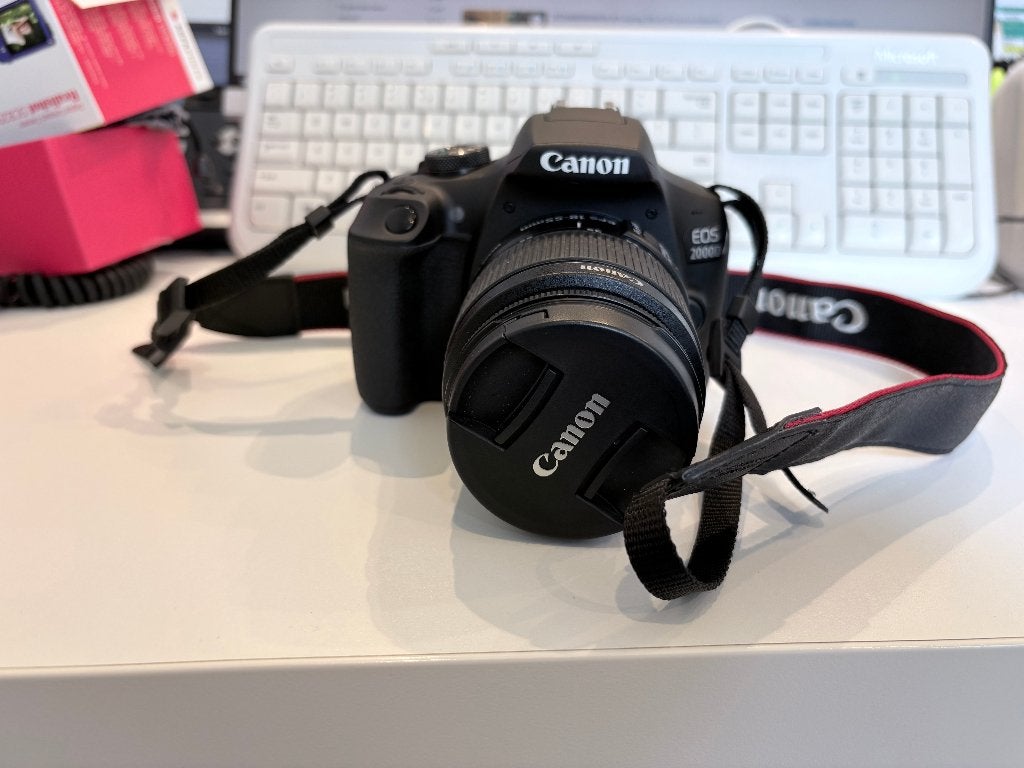 Canon EOS spiegelreflexcamera met tas en oplader, Audio, Tv en Foto, Fotocamera's Digitaal, Ophalen, Spiegelreflex, Canon, Ingebouwde flitser