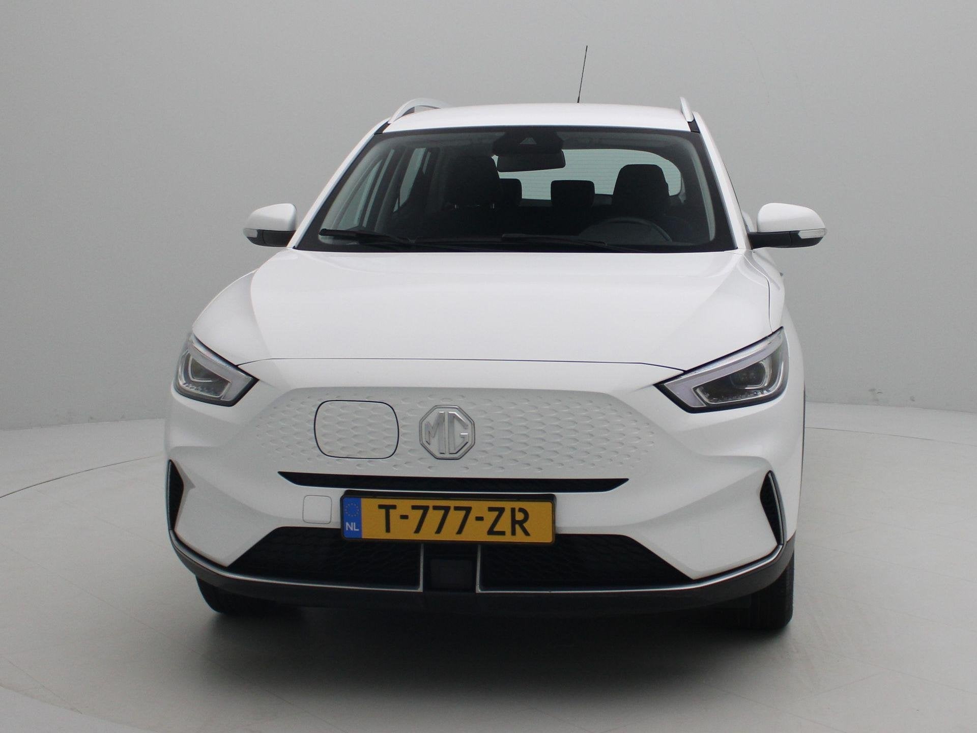 MG ZS EV Long Range Comfort 70 kWh, Auto's, 12 maanden, Stof, ZS, Wit