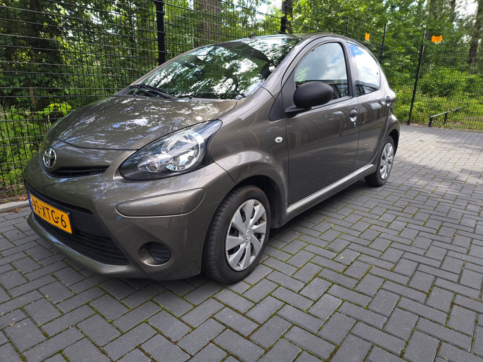 Toyota Aygo 1.0 12V Vvt-i 5DRS 2012 80.000 km! Vaste prijs!, Voorwielaandrijving, Bruin, 4 stoelen, Origineel Nederlands