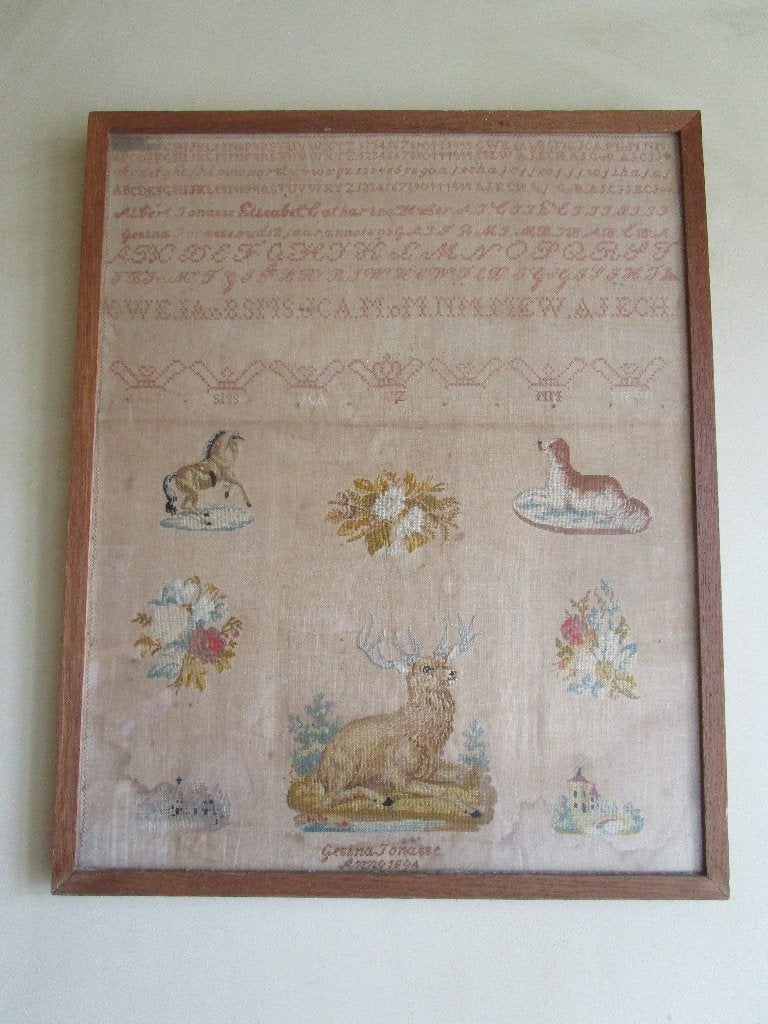 Antiek borduurwerk/Sampler letters en dieren 1894, Antiek en Kunst, Curiosa en Brocante, Verzenden