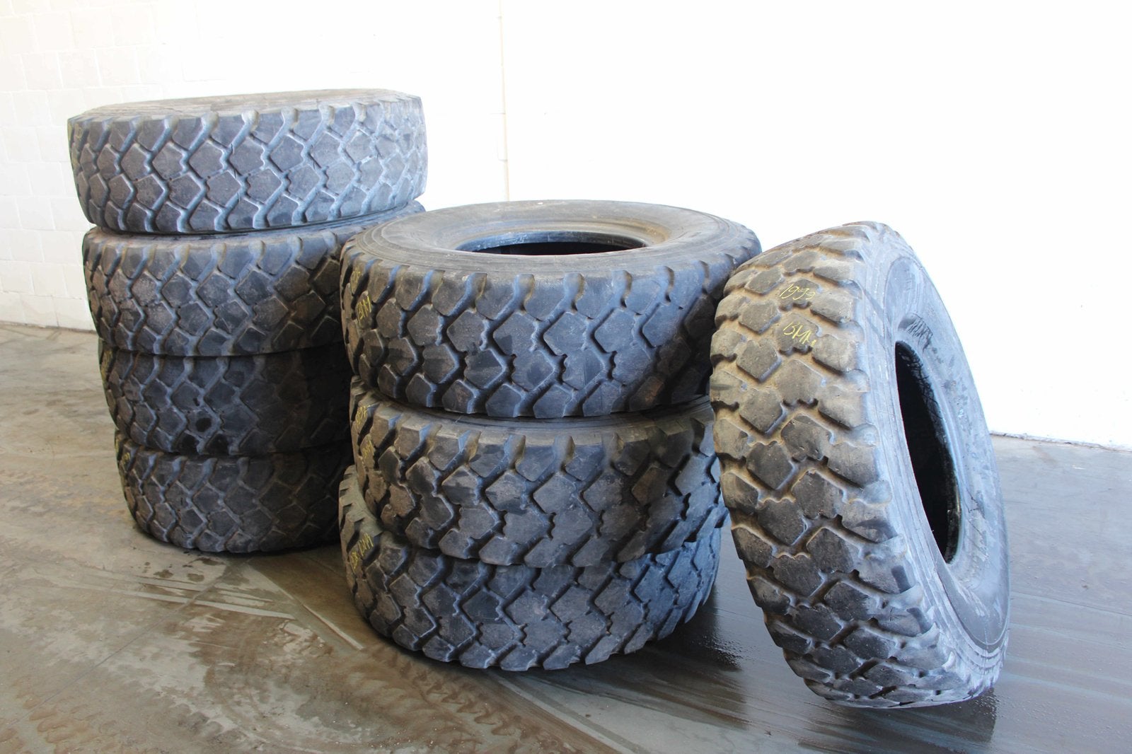 365/85r20 michelin xzl en continental used top toestand, Ophalen