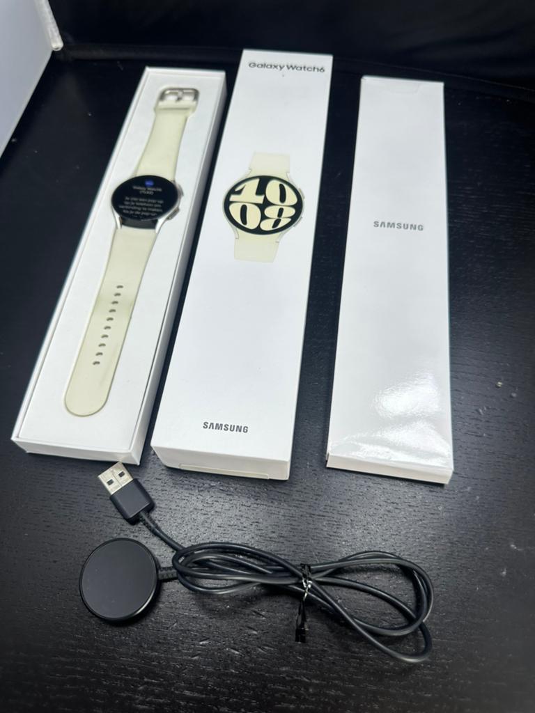 Samsung Galaxy Watch6 40mm Gold – Topstaat –Compleet in doos, Afstand, A, Wit, Ophalen of Verzenden