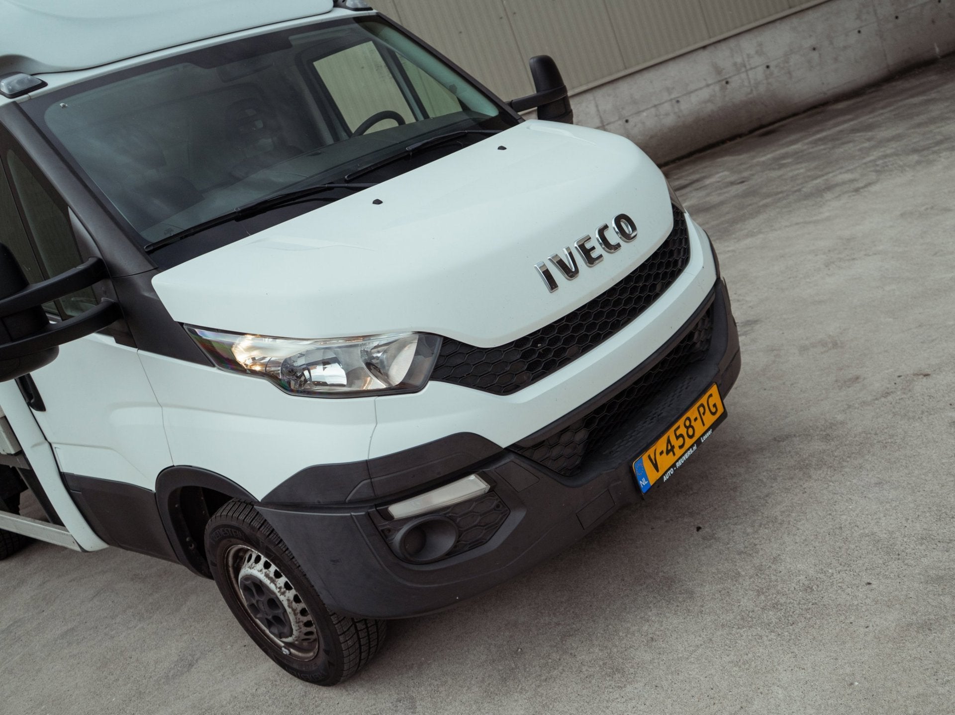 Iveco Daily 33S11 2.3 D 106PK Huifopbouw | Neerklapbare Zijs, Euro 5, Stof, Gebruikt, Zwart
