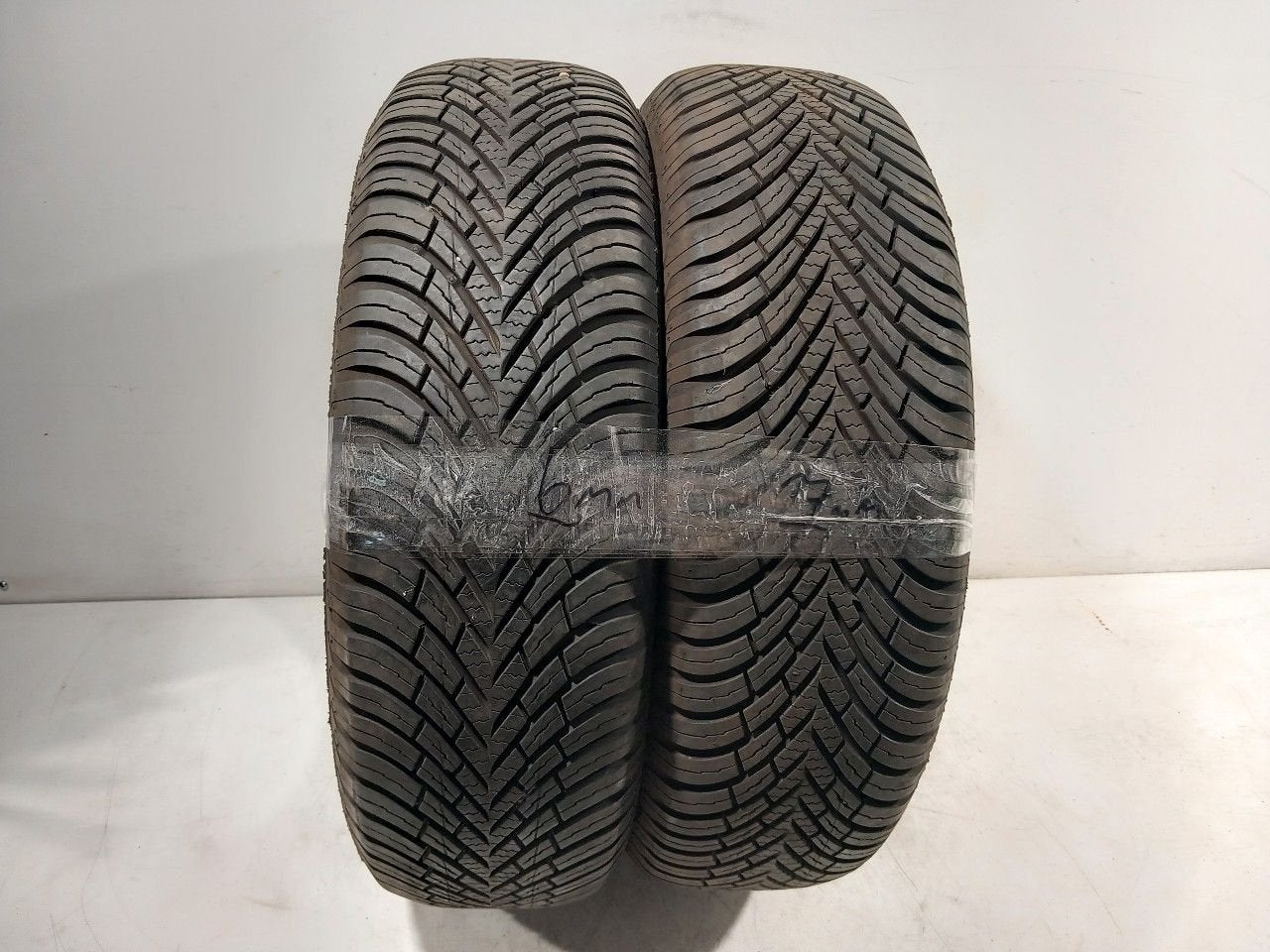 Bandenset 2 stuks 4-Seizoenen 175 65 R15, Auto-onderdelen, Banden en Velgen, Onderdelen@venauto.nl, Van der Ven Autorecycling B.V.