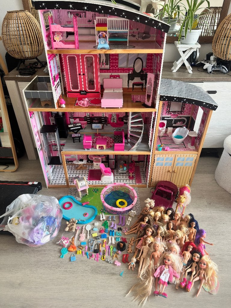 Groot poppenhuis + heel veel spullen en barbies, Ophalen, Gebruikt, Poppenhuis