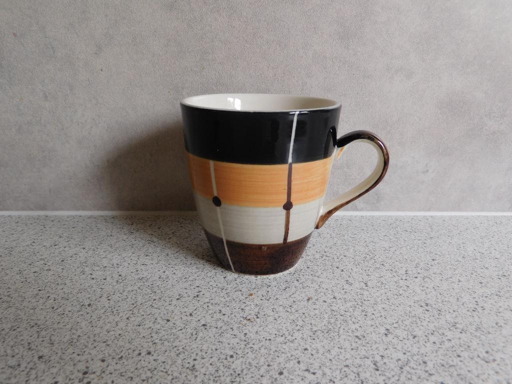 Senseo mok Vakken Bruin Vic's Handpainted, Ophalen of Verzenden, Zo goed als nieuw, Overige stijlen, Kop(pen) en/of Schotel(s)