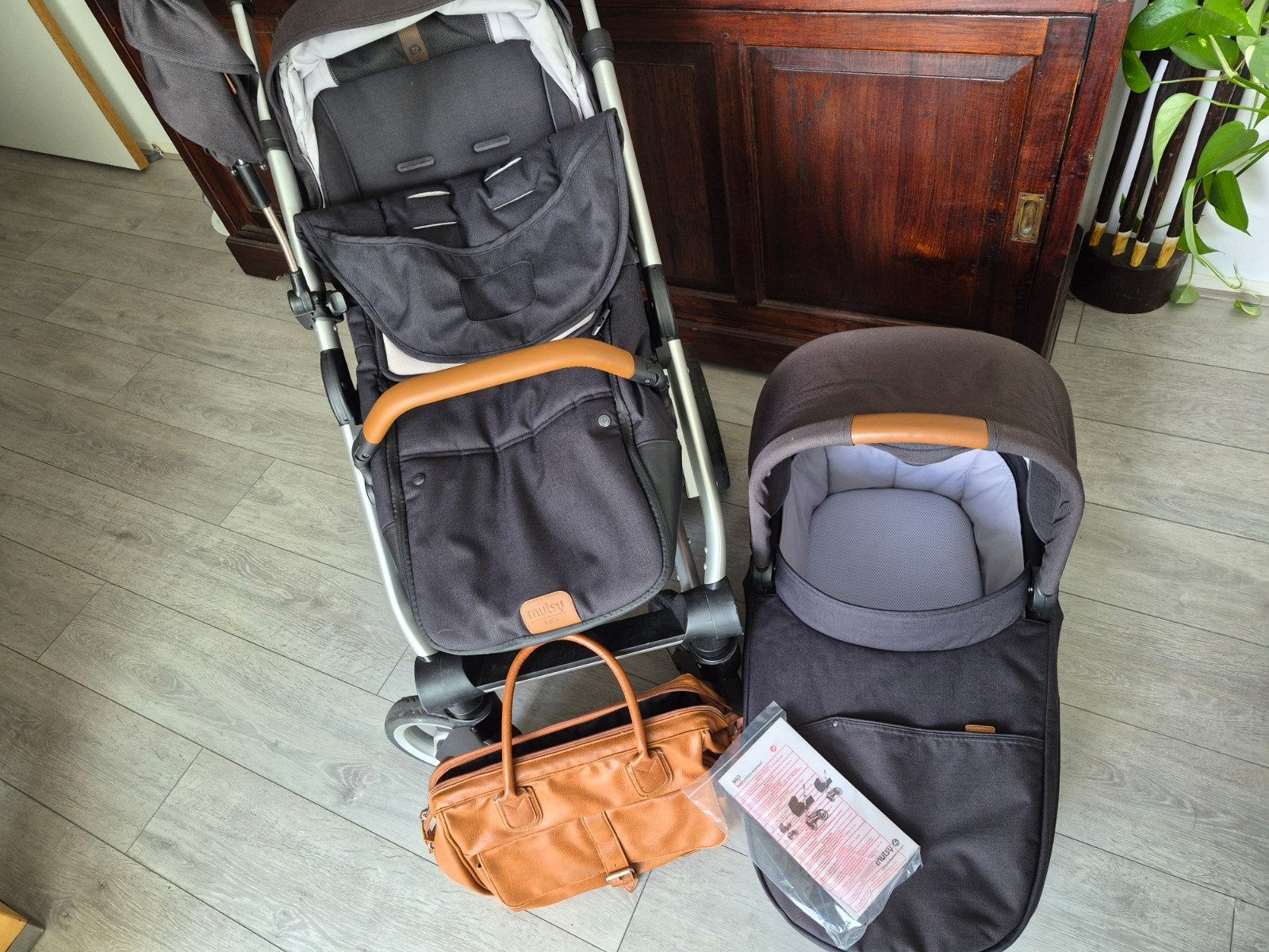 Mutsy Nio kinderwagen/buggy met reiswieg en accessoires, Ophalen, Gebruikt, Combiwagen, Met reiswieg
