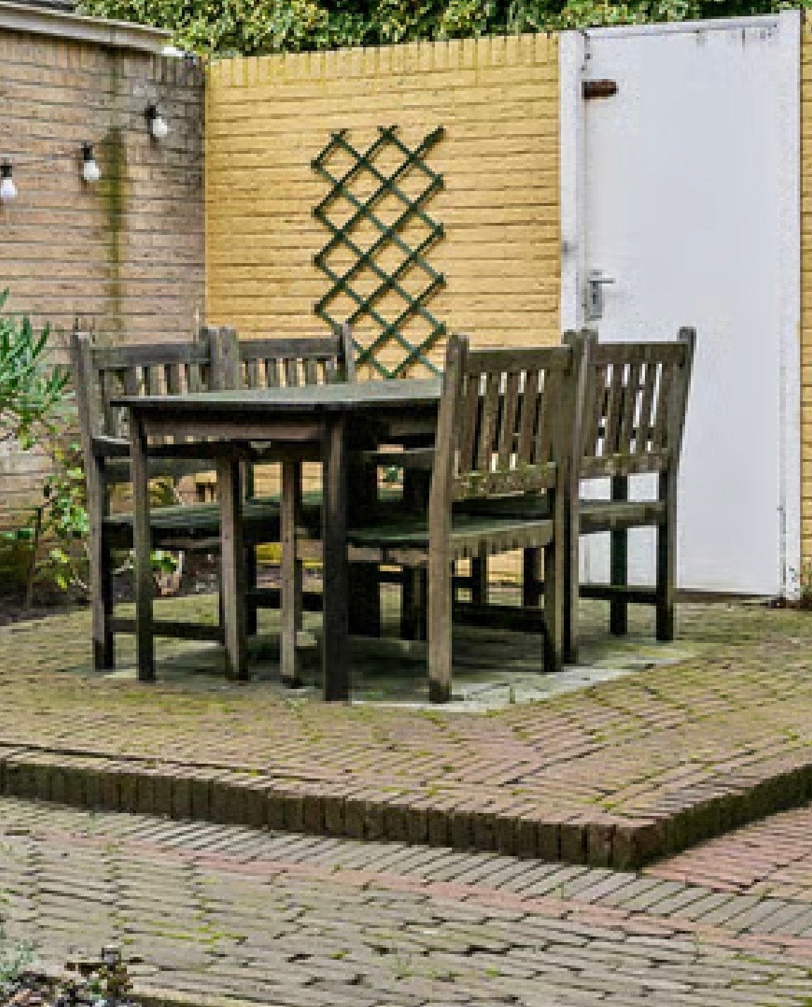 Gratis Houten tuinset met 4 stoelen en tafel, Ophalen, 4 zitplaatsen, Gebruikt, Eettafel