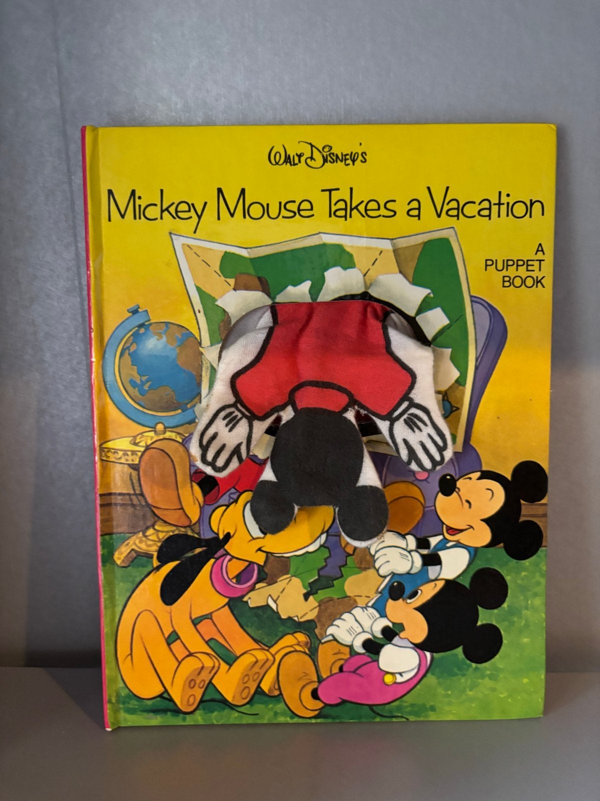 Mickey Mouse Takes a Vacation - Puppet Boek, Boeken, Kinderboeken | Baby's en Peuters, Ophalen of Verzenden, Gelezen, Uitklap-, Voel- of Ontdekboek