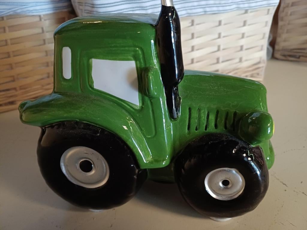 Groene tractor spaarpot - Keramiek, Verzamelen, Spaarpotten, Zo goed als nieuw, Dier, Steen, Aardewerk of Keramiek, Ophalen of Verzenden