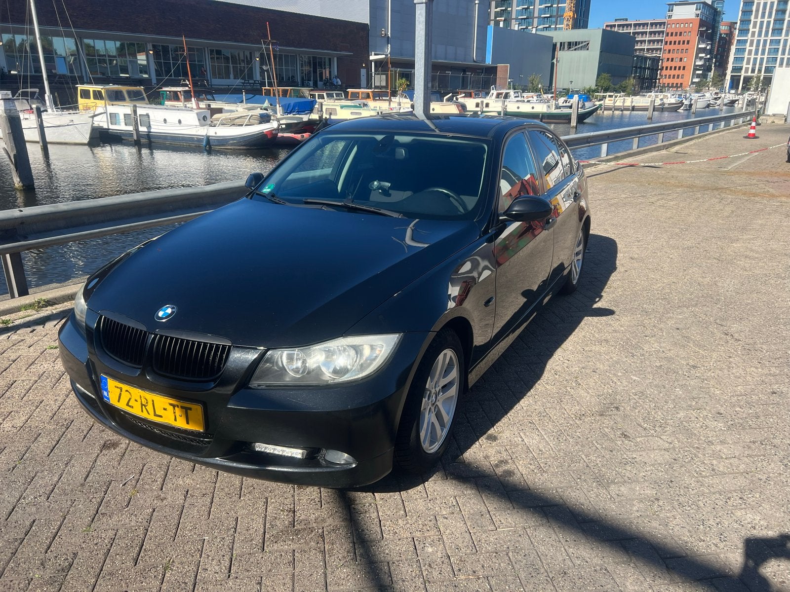 BMW 3-Serie 2.0 I 320 2005 Zwart, Achterwielaandrijving, 1995 cc, 1295 kg, 4 cilinders