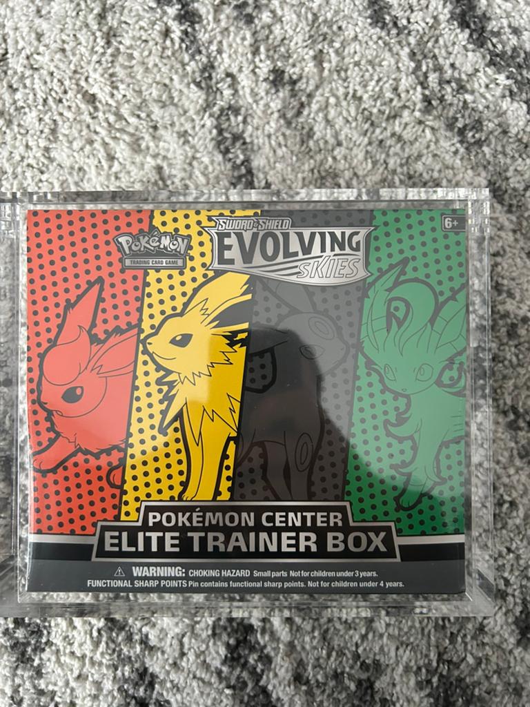 Evolving Skies Pokemon Center ETB, Ophalen of Verzenden, Nieuw, Boosterbox