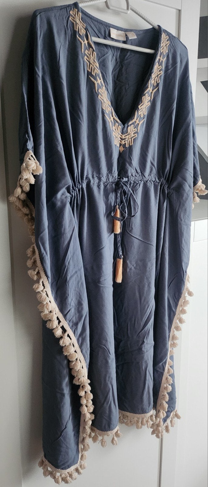 Blauwe kaftan met kwastjes en borduursel, Rainbow, Ophalen of Verzenden, Zo goed als nieuw, Blauw
