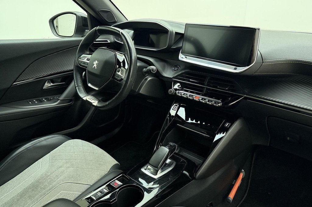 Peugeot e-2008 EV GT Pack 50 kWh | Leer/alcantara | stoelver, Auto's, Peugeot, 330 km, 136 pk, Gebruikt, Wit