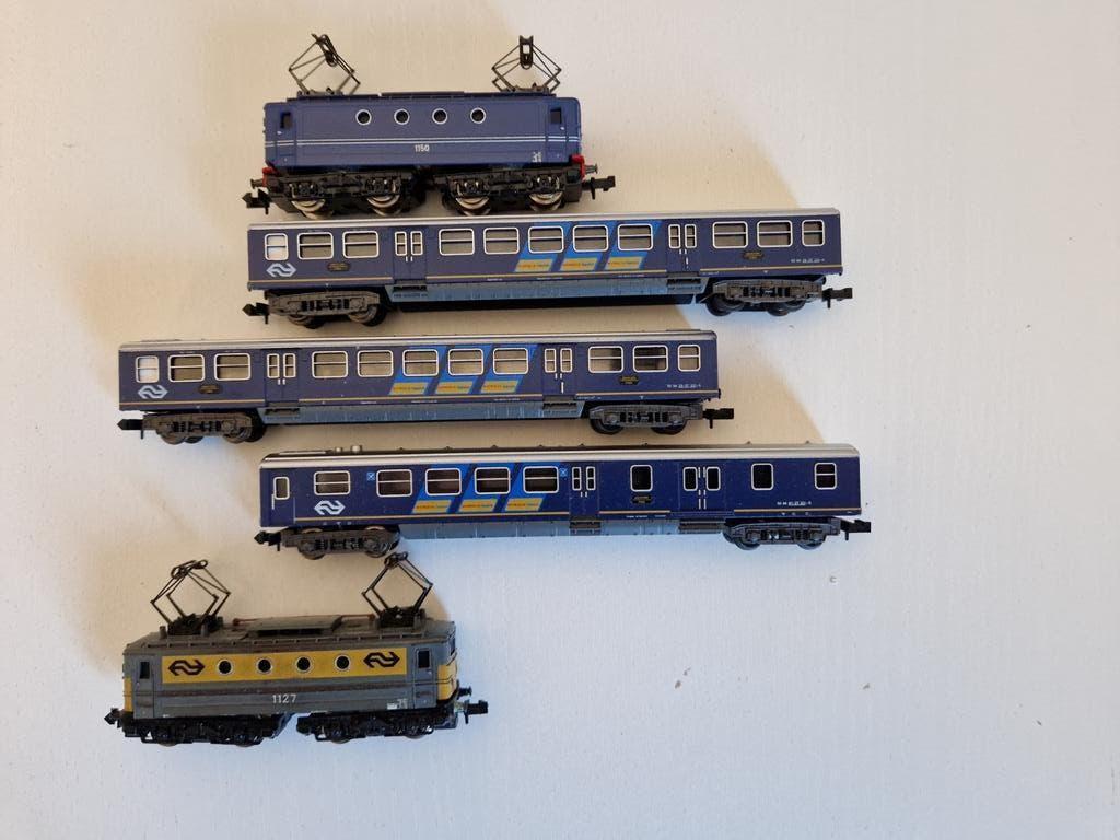 Minitrix 2 NS loks en 3 NS rijtuigen., Hobby en Vrije tijd, Modeltreinen | N-Spoor, Gelijkstroom, Trix, Analoog, Ophalen of Verzenden