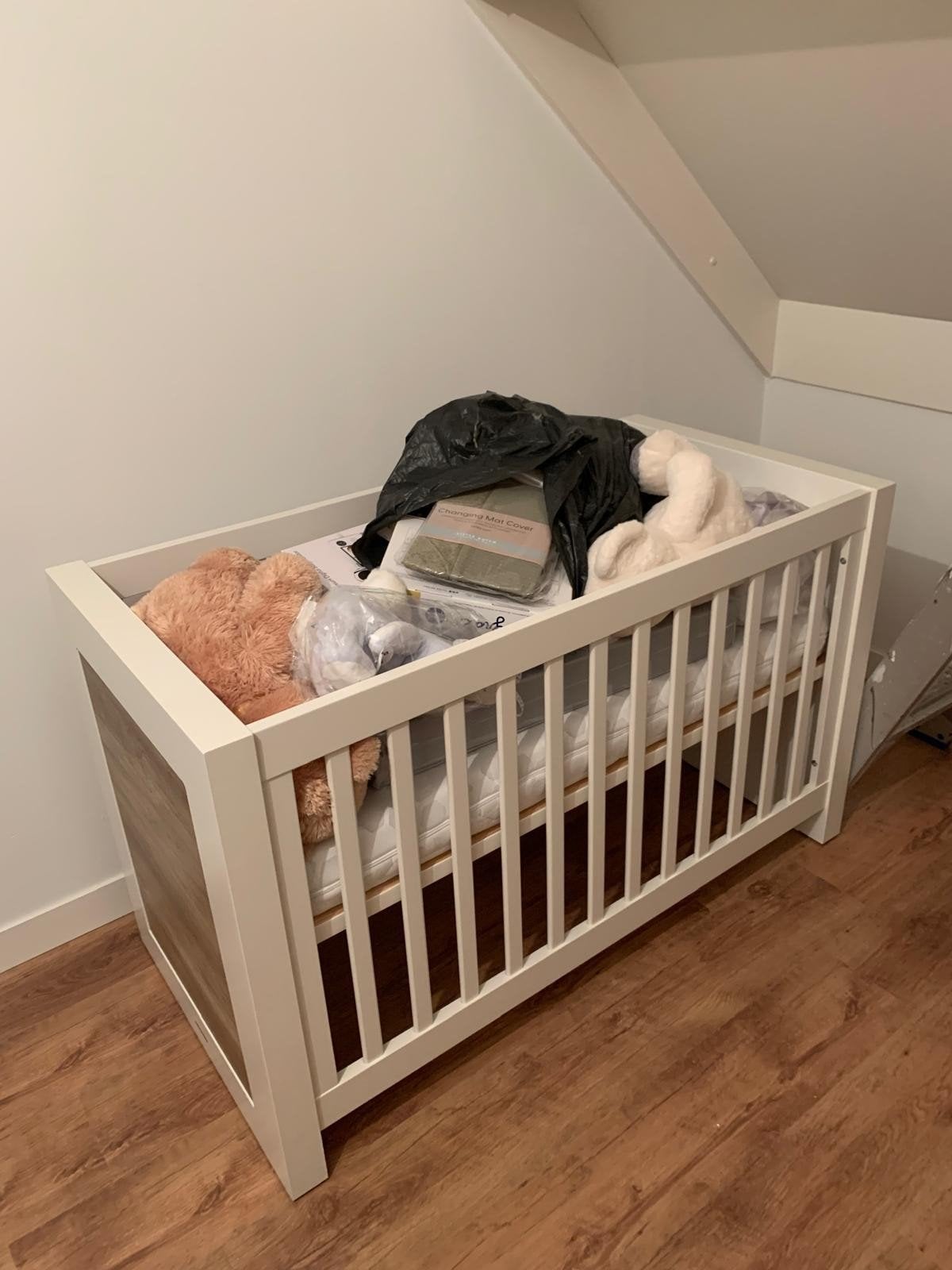 Complete Babykamer Set: Commode, Kast en Ledikant, Ophalen, 50 tot 70 cm, 105 cm of meer, Commode