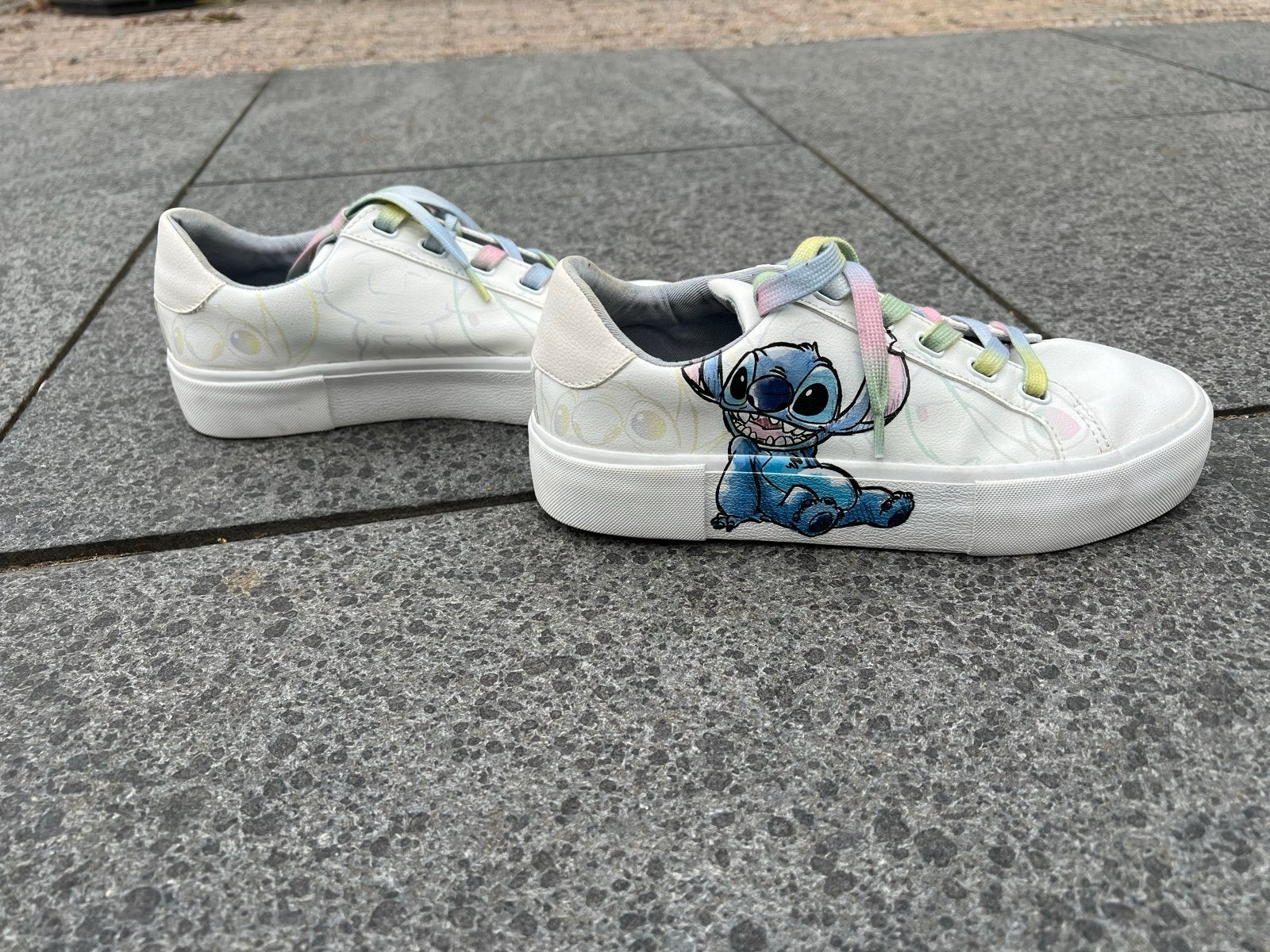 Stitch sneakers - Pull&Bear Disney Lilo & Stitch, Wit, Ophalen of Verzenden, Sneakers of Gympen, Zo goed als nieuw