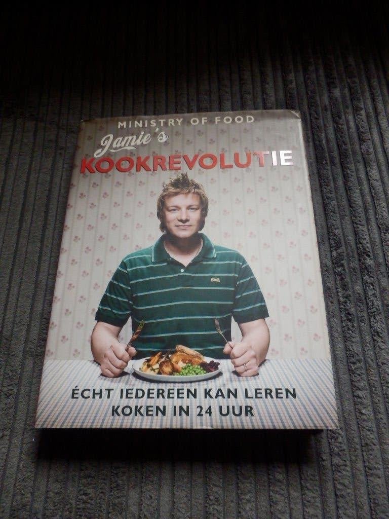 Jamie's kookrevolutie echt iedereen kan leren koken, Voorgerechten en Soepen, Ophalen of Verzenden, Zo goed als nieuw, Jamie Oliver
