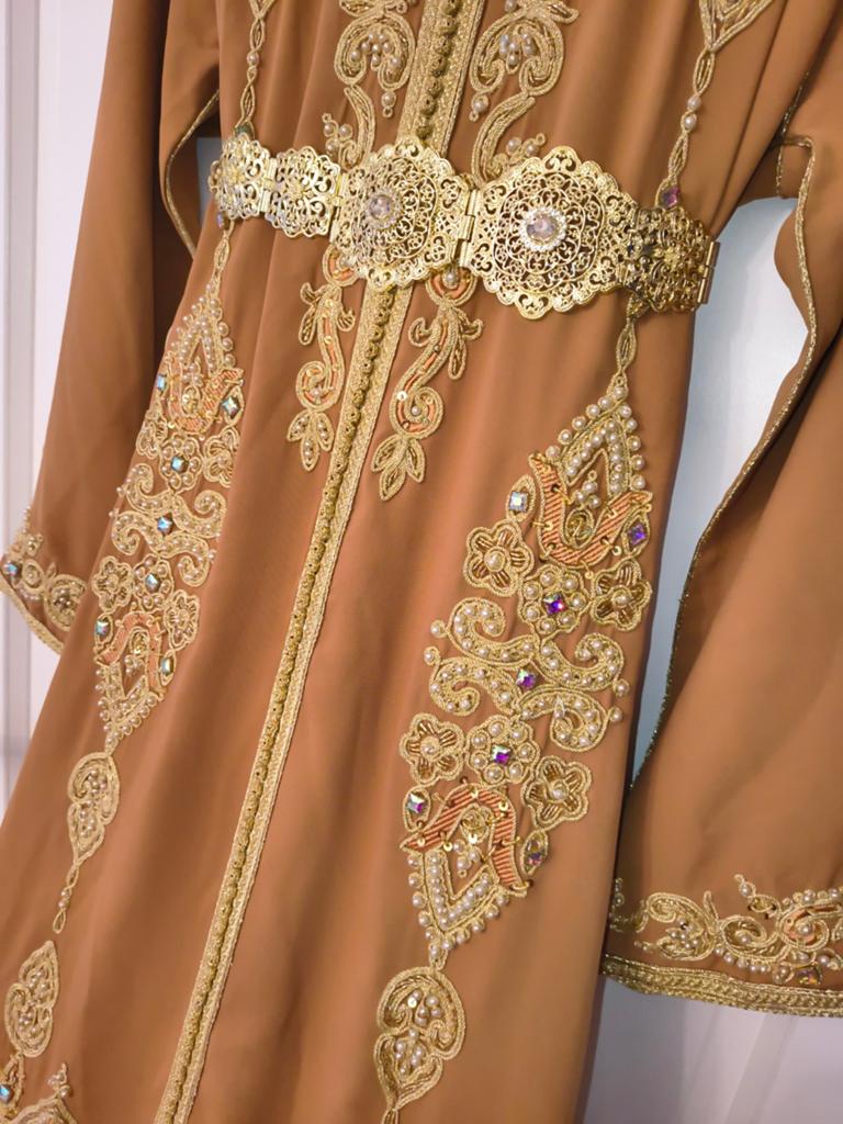 Elegante Marokkaanse Kaftan met Gouden Borduurwerk, Maat 38/40 (M), Overige typen, Bruin, Ophalen of Verzenden