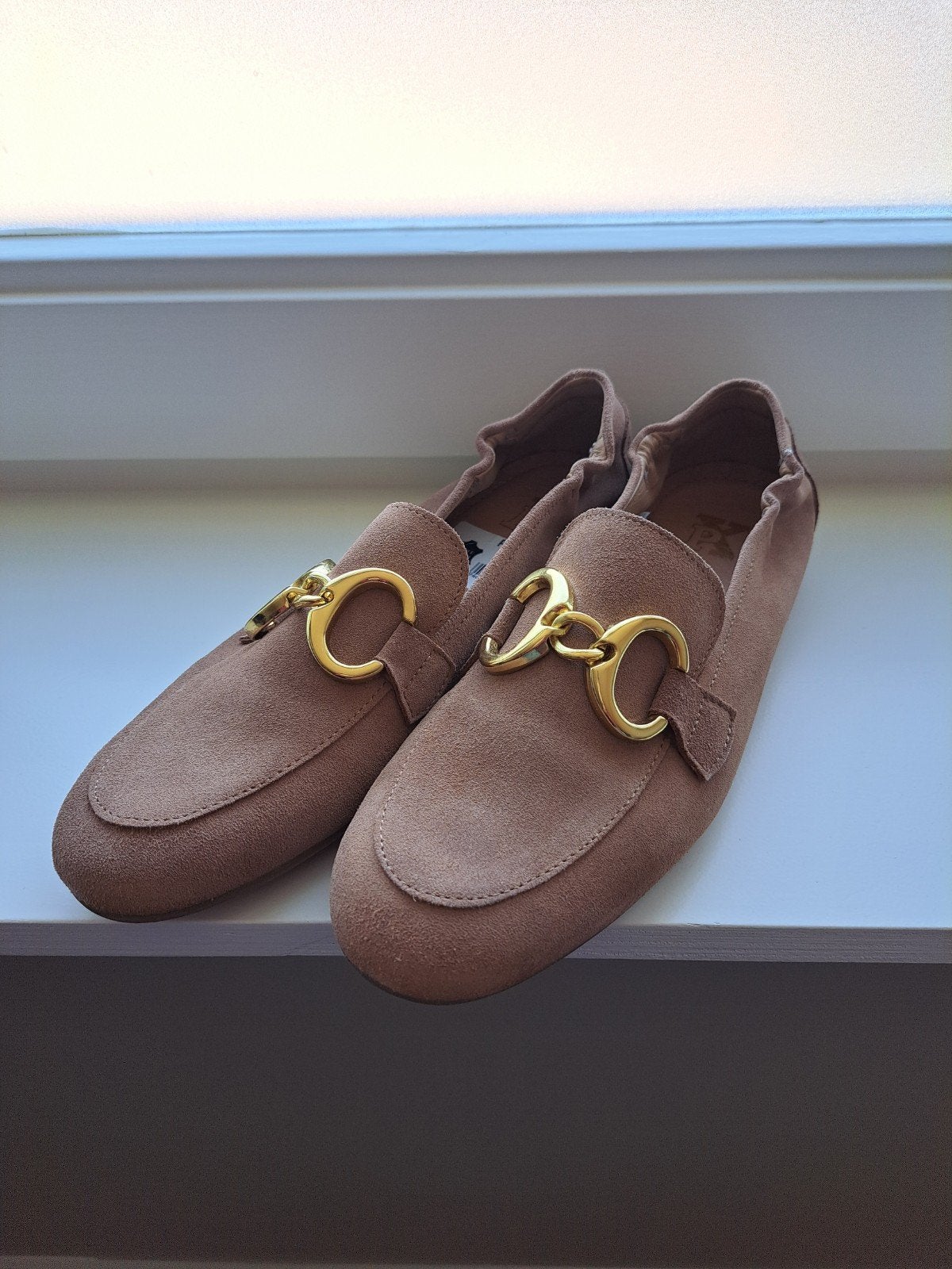 Nieuwe suède loafers met gouden detail, Bruin, Nieuw, Ophalen of Verzenden, Px