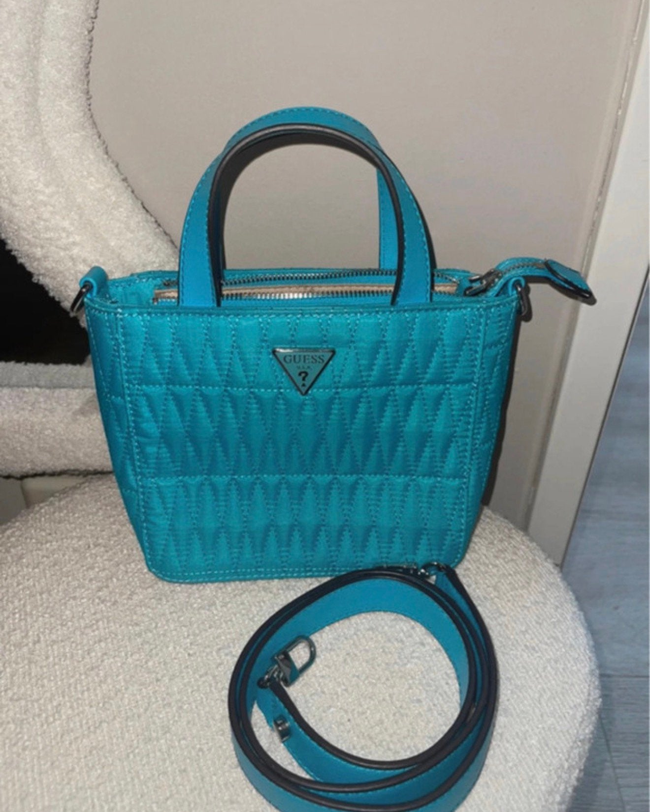 Guess tas, Sieraden, Tassen en Uiterlijk, Tassen | Reistassen en Weekendtassen, 30 cm of meer, Minder dan 40 cm, Ophalen of Verzenden