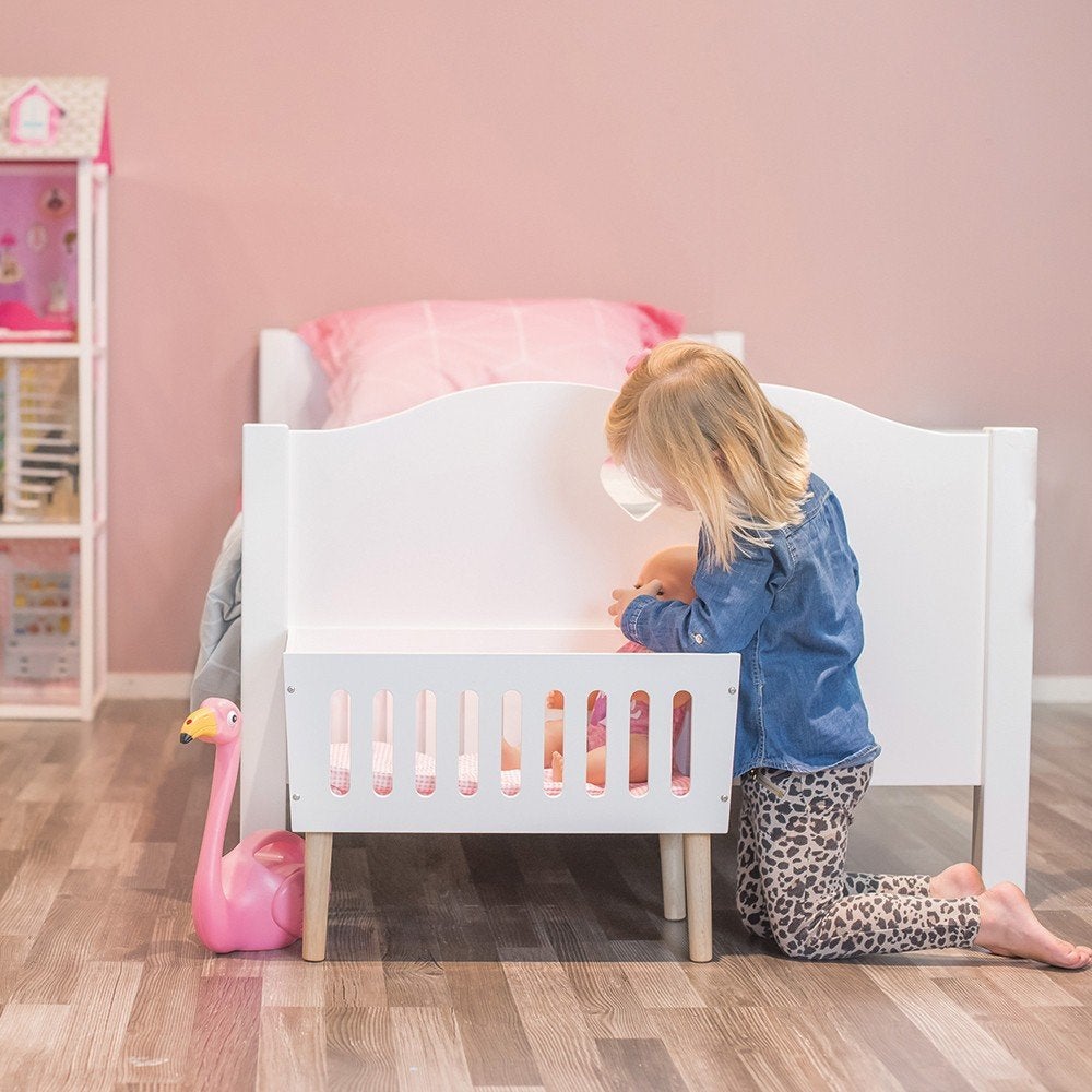 Houten poppenbed incl. Baby Born, Ophalen, Zo goed als nieuw, Babypop