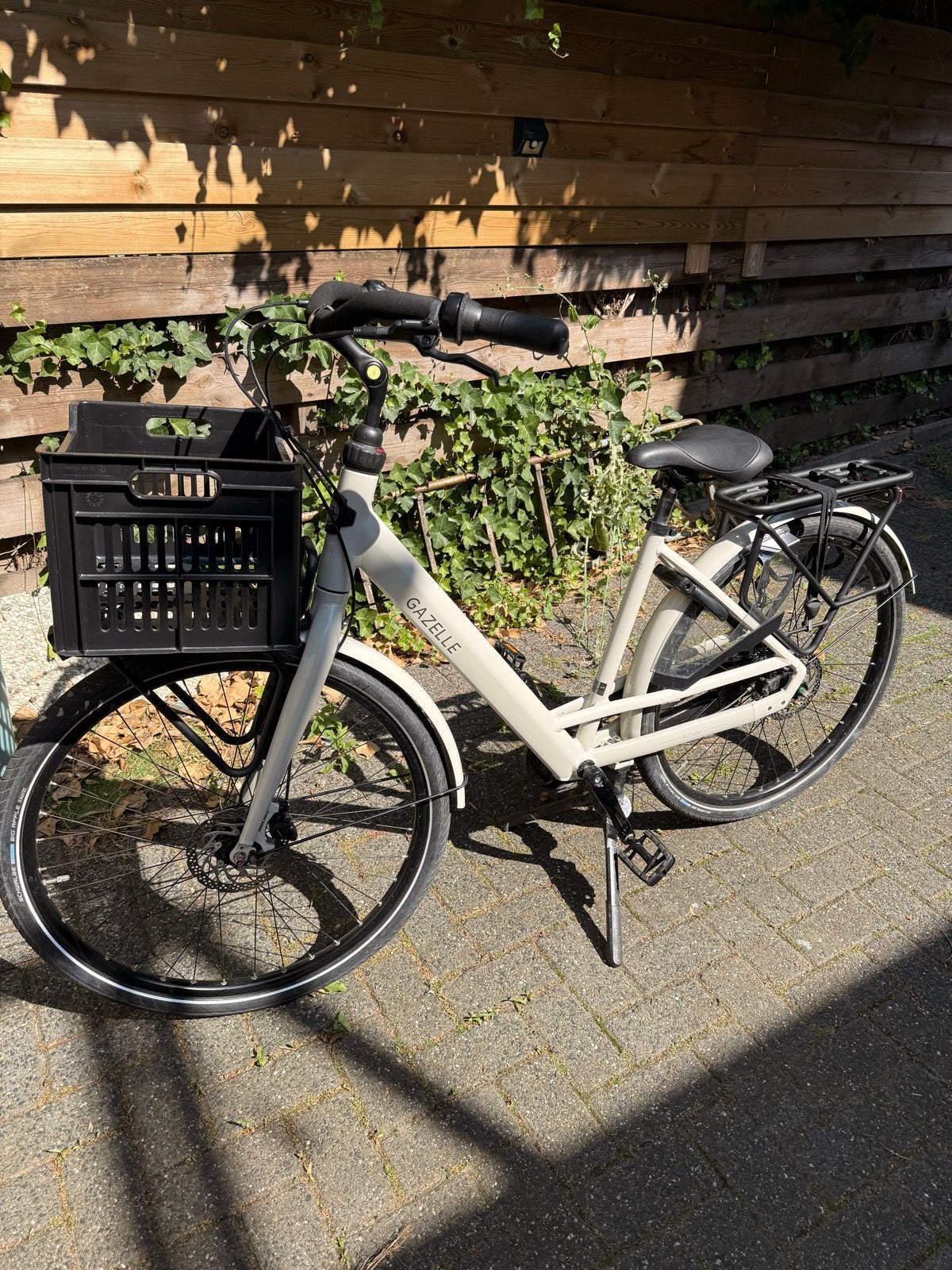 Gazelle Bloom C7 Moederfiets - Zo goed als nieuw (2024), Fietsen en Brommers, Fietsen | Dames | Moederfietsen, Ophalen, Mandje