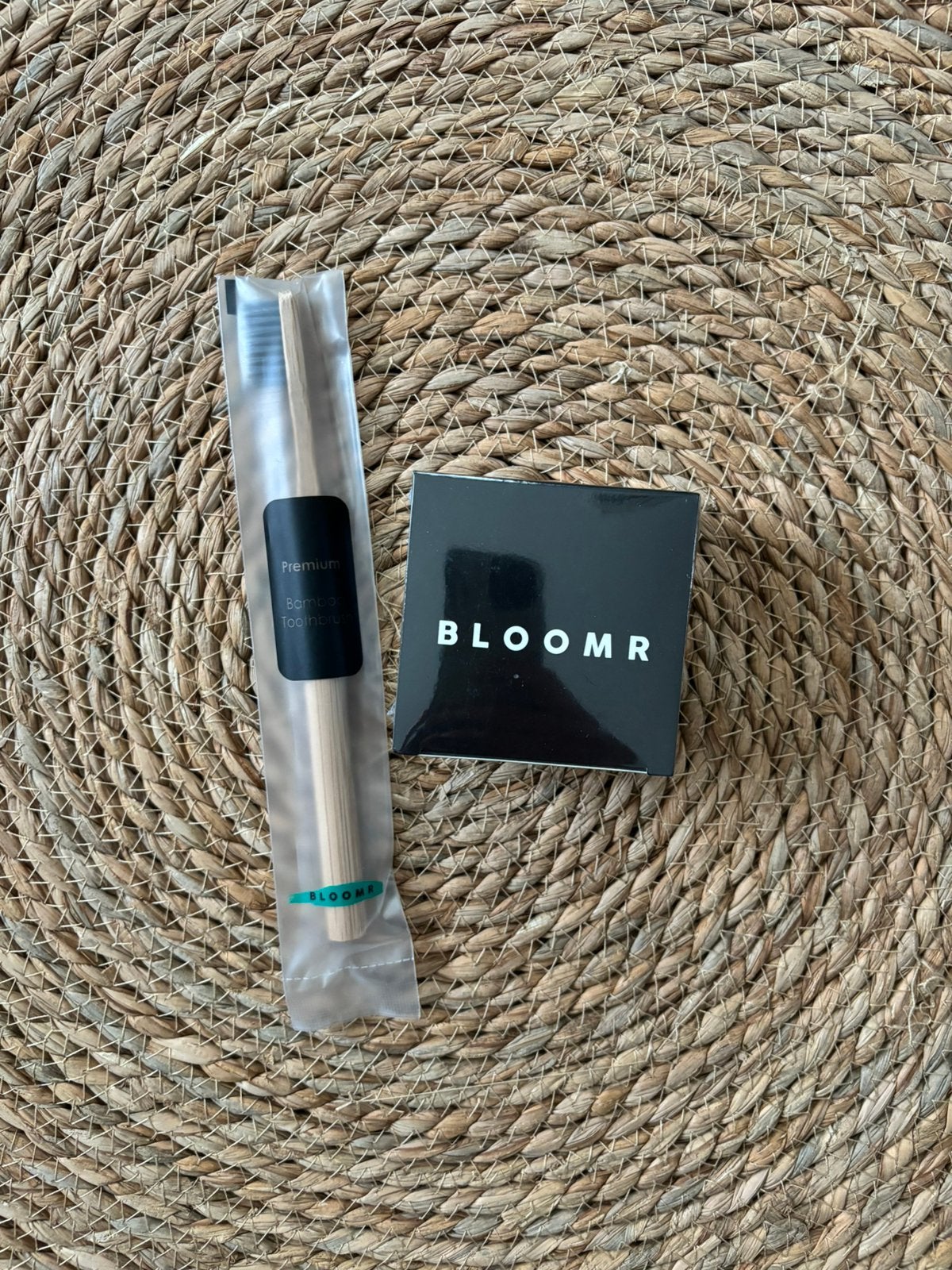 Bloomr coconut charcoal en bamboo tandenborstel, Ophalen of Verzenden, Zo goed als nieuw