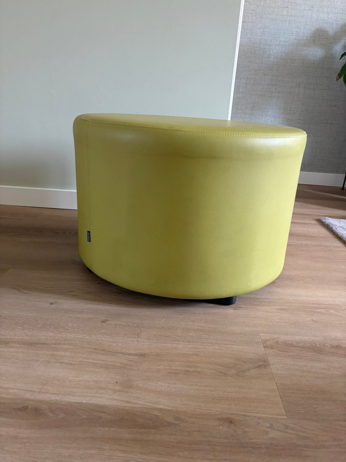 Groene Poef - diameter 66 cm, Ophalen, Zo goed als nieuw, 50 tot 75 cm, 50 tot 75 cm