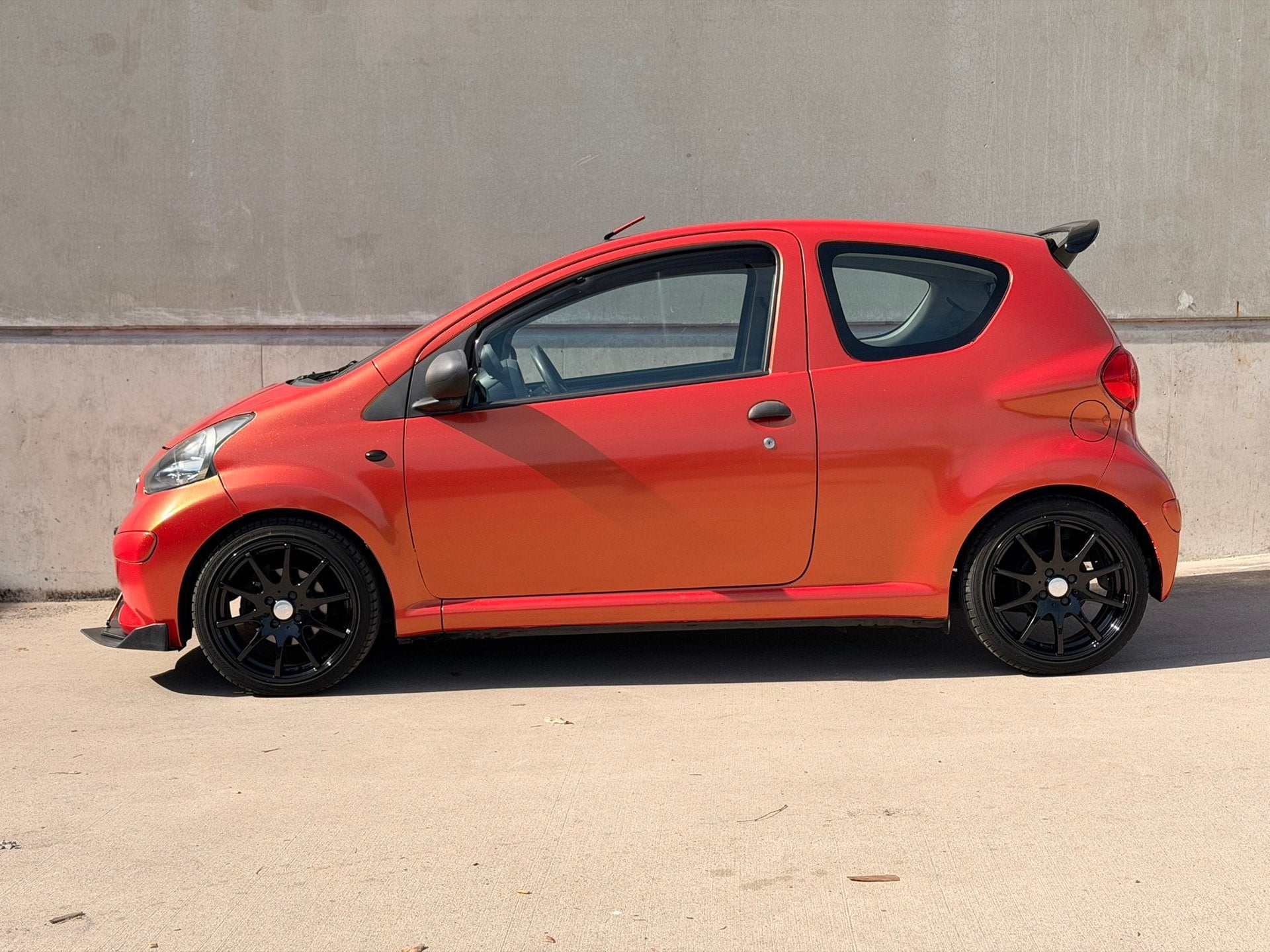 Toyota Aygo 1.0-12V Leder/alca 16'' Wrap Spoiler Verlaagd, Voorwielaandrijving, Gebruikt, Zwart, Overige kleuren