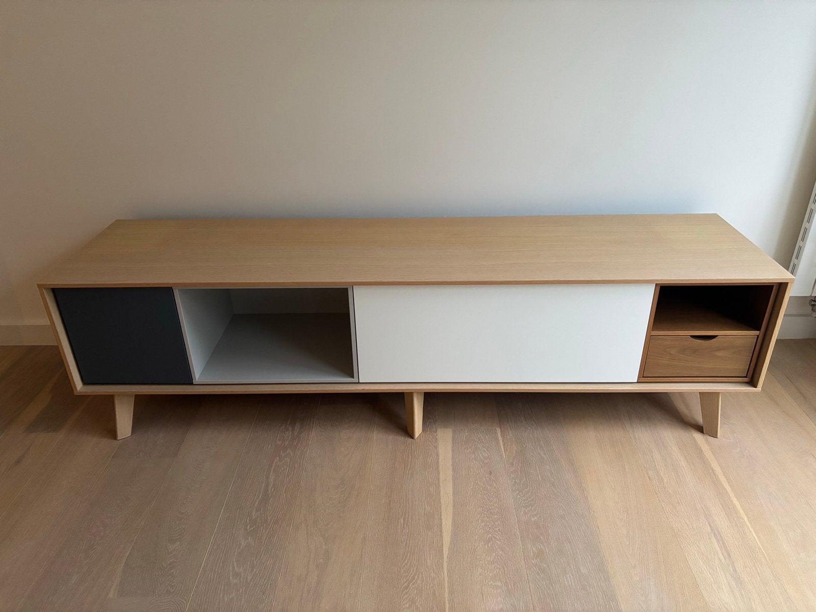 Treku Aura Sideboard, spaans design in zeer goede staat, Ophalen, 150 tot 200 cm, Eikenhout, Zo goed als nieuw