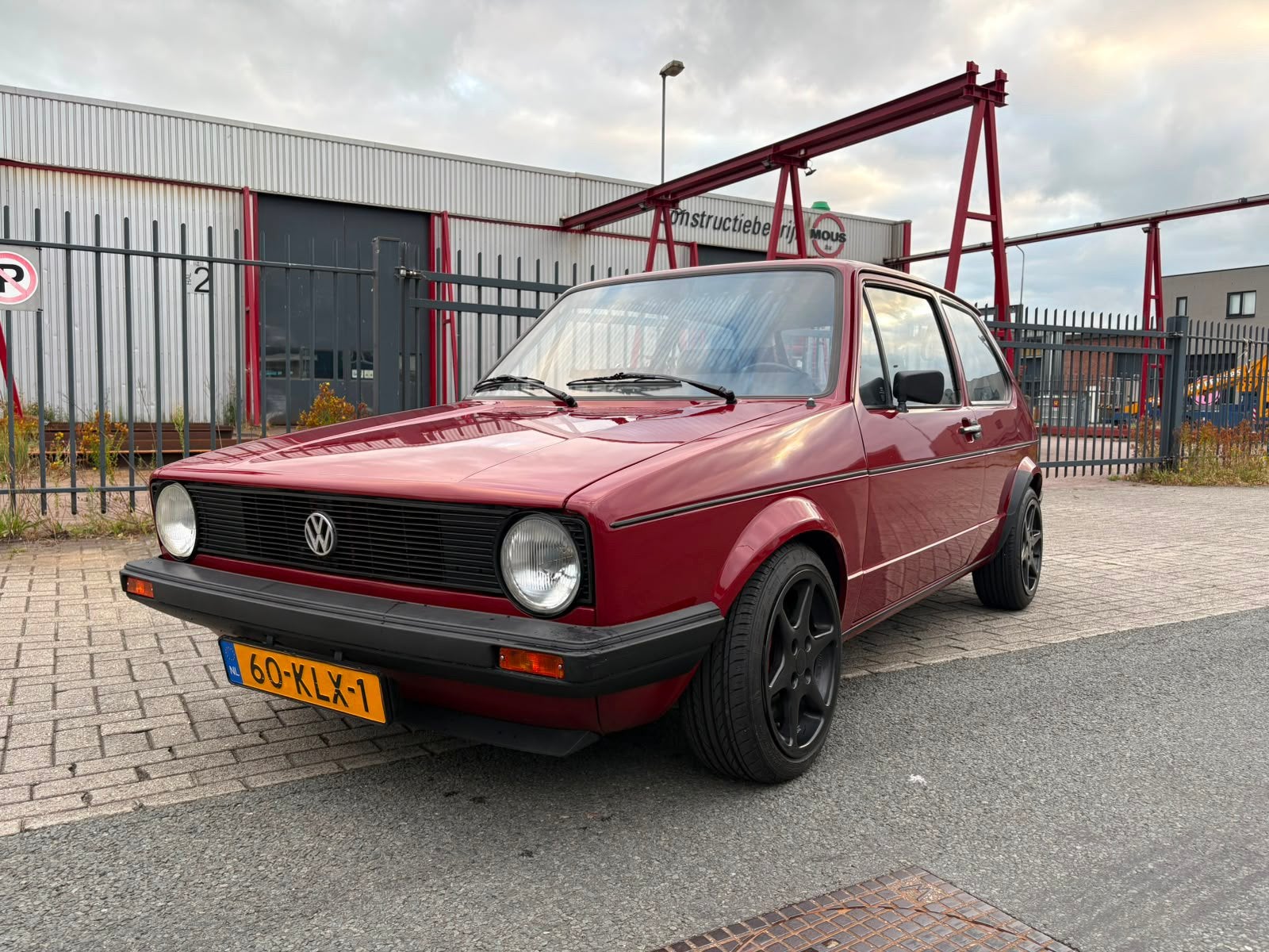 Volkswagen Golf 1 VR6  volledig gerestaureerd, Voorwielaandrijving, Zwart, Handgeschakeld, 1000 kg