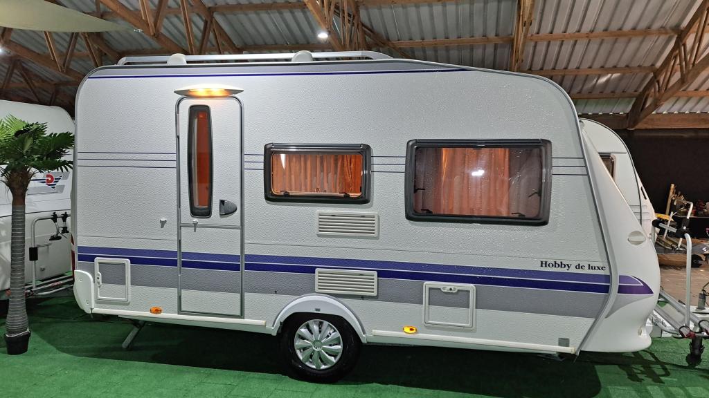Hobby De Luxe 400 SF voortent/luifel/erker, Caravans en Kamperen, Dwarsbed, Standaardzit, Hobby, Bedrijf