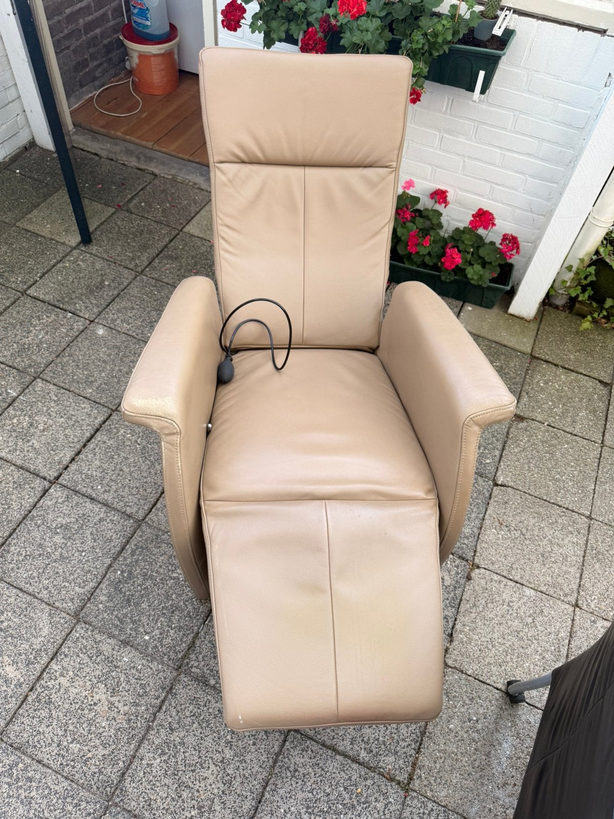 Confertabele leren relaxstoel - relaxfauteuil, Ophalen, Zo goed als nieuw, Massagestoel of Kussen