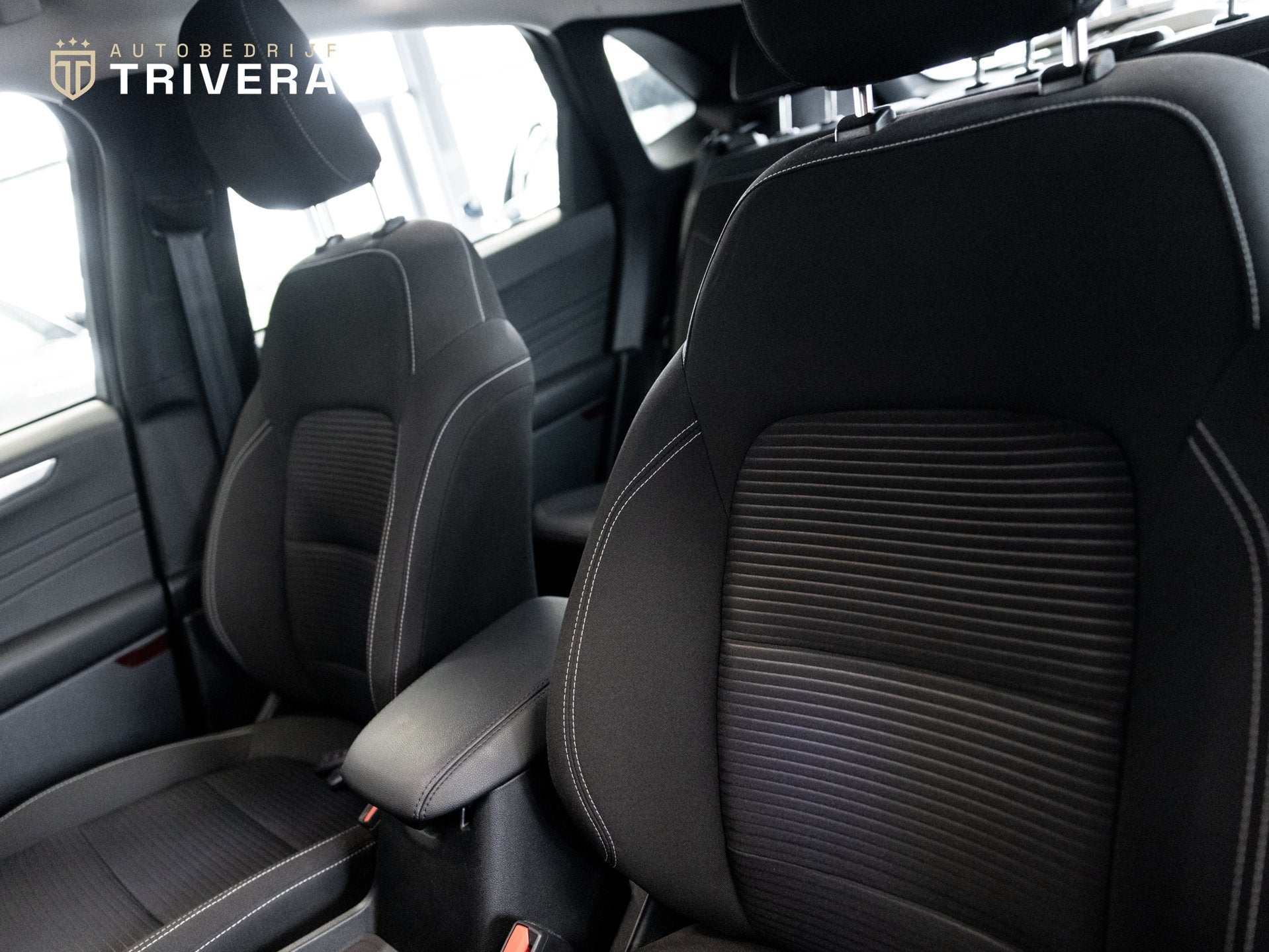 Foto 34 van Ford Kuga 2.5 PHEV Titanium l SoH 96% l CAM 360° l CARPLAY
