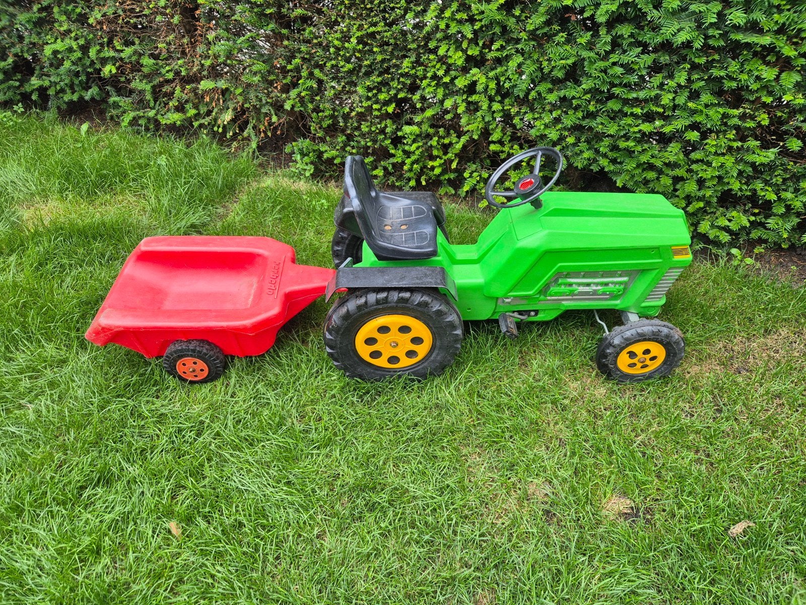 Groene traptrekker met rode aanhanger!, Ophalen