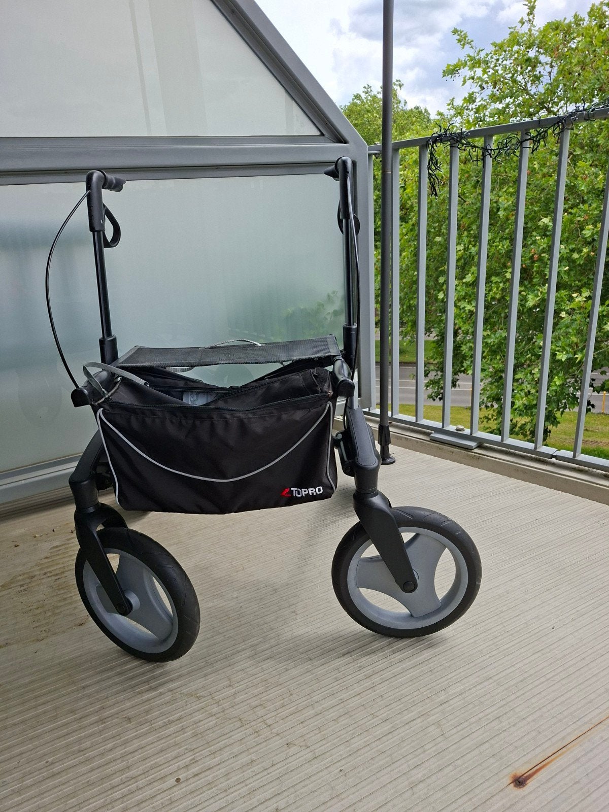 Te koop zeer nette rollator merk topro olympos, Ophalen