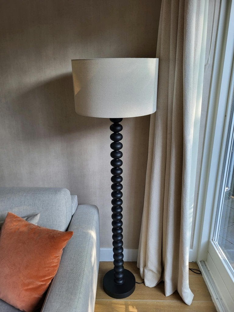 Kwantum Bols vloerlamp zwart met een beige kap, Ophalen, Zo goed als nieuw, 150 tot 200 cm, E27 (groot)
