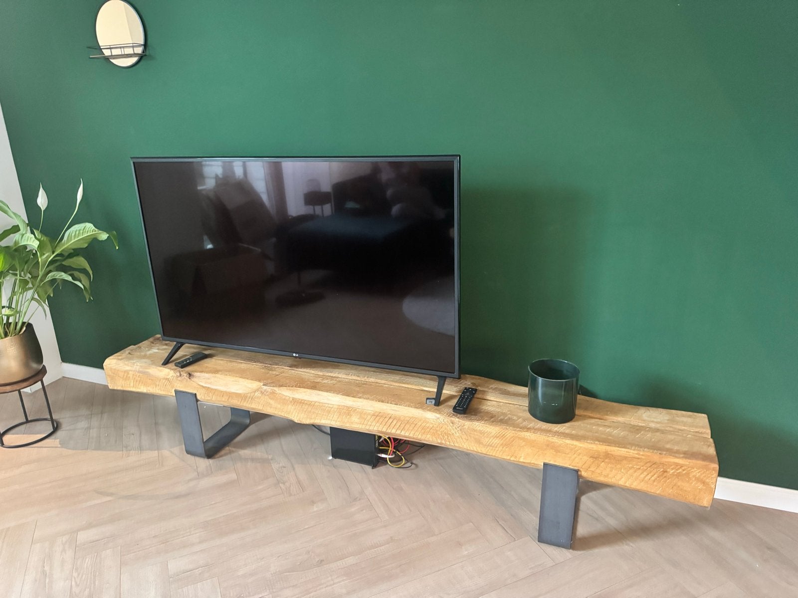 Eiken houten bielzen tv-meubel. nieuwstaat, robuust en uniek, Huis en Inrichting, Kasten | Televisiemeubels, 150 tot 200 cm, Eikenhout