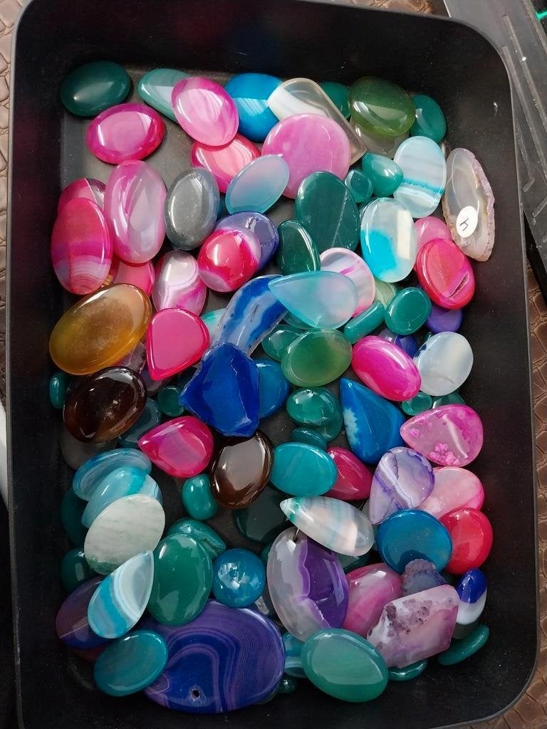 Zeer grote partij gekleurde agaat cabochons, Sieraden, Tassen en Uiterlijk, Edelstenen, Ophalen of Verzenden, Nieuw
