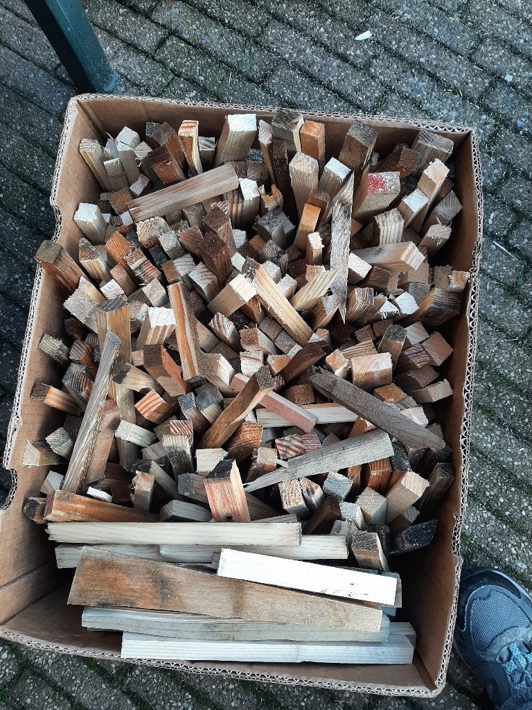 *Een grote doos aanmaakhoutjes, Minder dan 3 m³, Ophalen