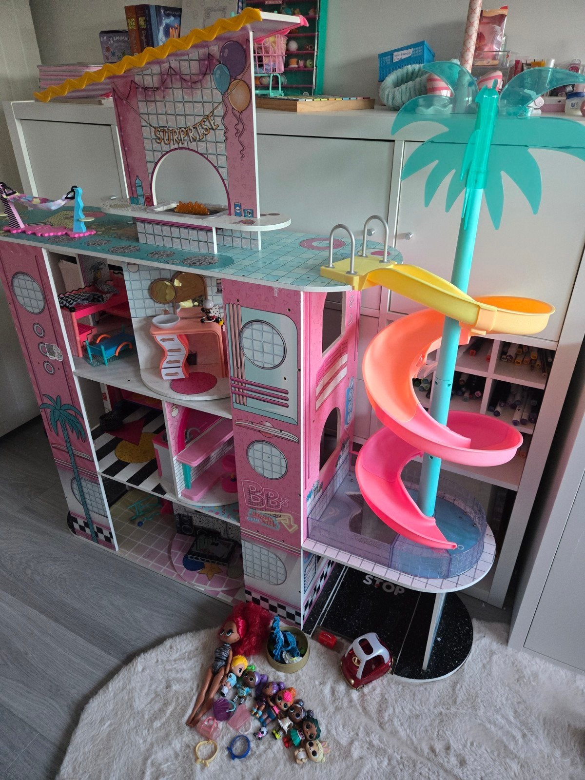 Groot Houten L.O.L. Surprise! Poppenhuis + Accessoires, Ophalen, Zo goed als nieuw, Overige typen