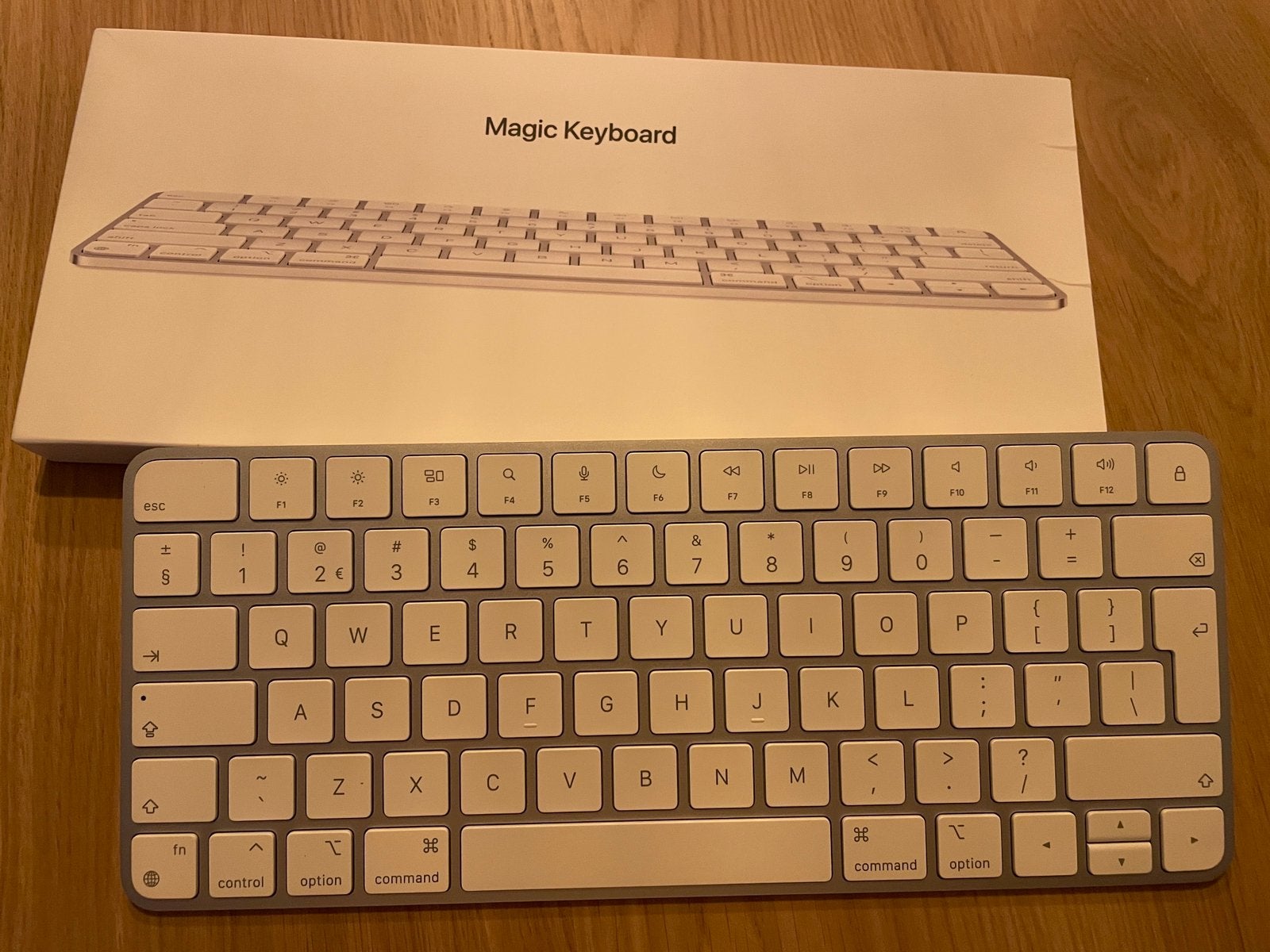Apple Magic Keyboard (USB C) met 2 hoezen, Computers en Software, Toetsenborden, Zo goed als nieuw, Qwerty, Draadloos, Multimediatoetsen