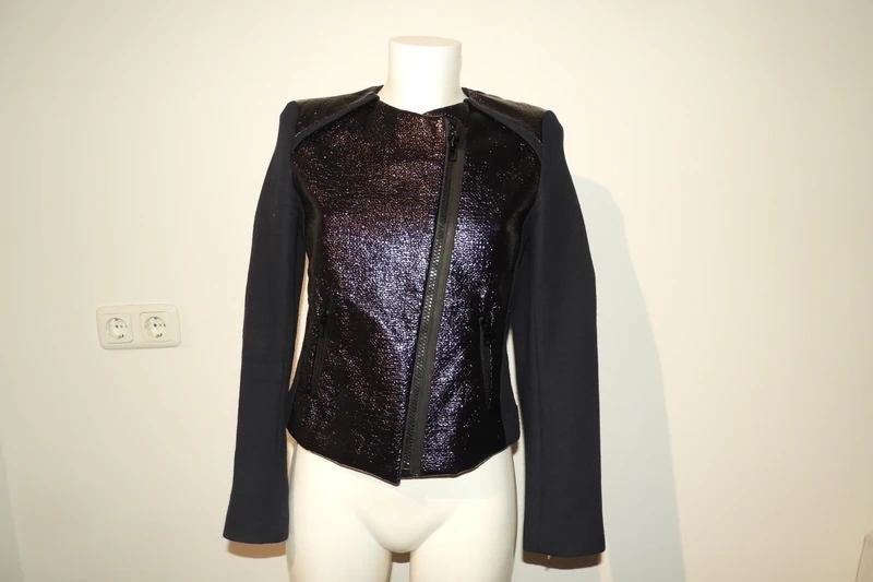 Sandro jas leder look lak deel lijfje apart glans schuine, Maat 38/40 (M), Sandro, Gedragen, Meerkleurig