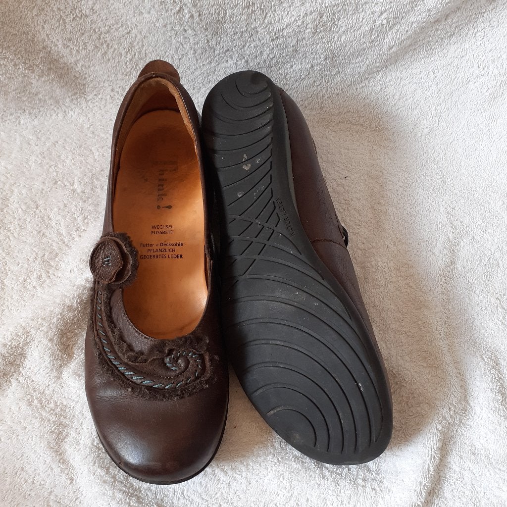 think 39, Bruin, Think!, Zo goed als nieuw, Ballerina's