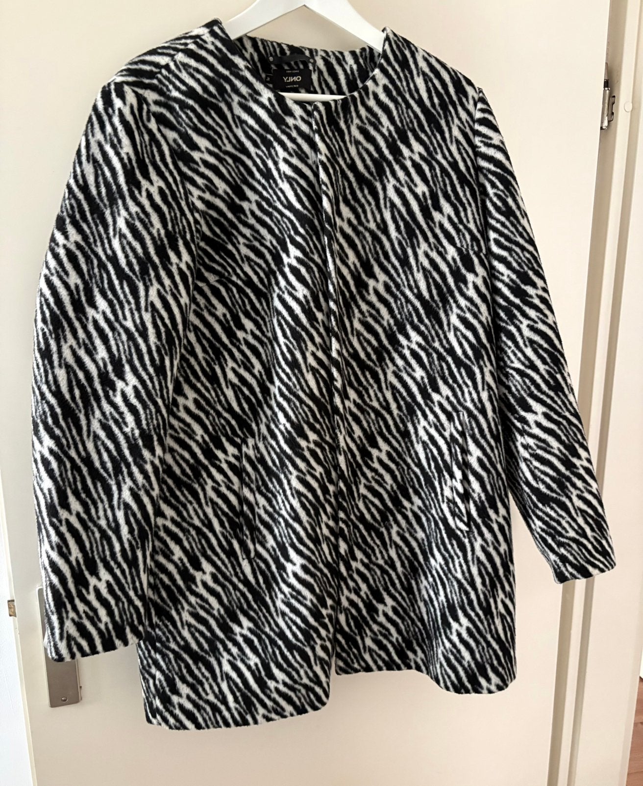 Only mantel met luipaardprint maat XL, Ophalen of Verzenden, Zo goed als nieuw, Maat 46/48 (XL) of groter, Zwart