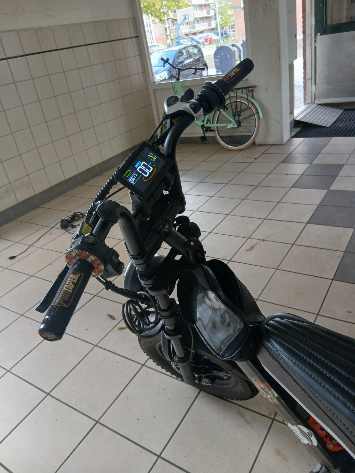 V20 Mini E-bike met ODI plaat, Protaper handvaten en extra's, 59 cm of meer, Ophalen of Verzenden, Gebruikt, 50 km per accu of meer